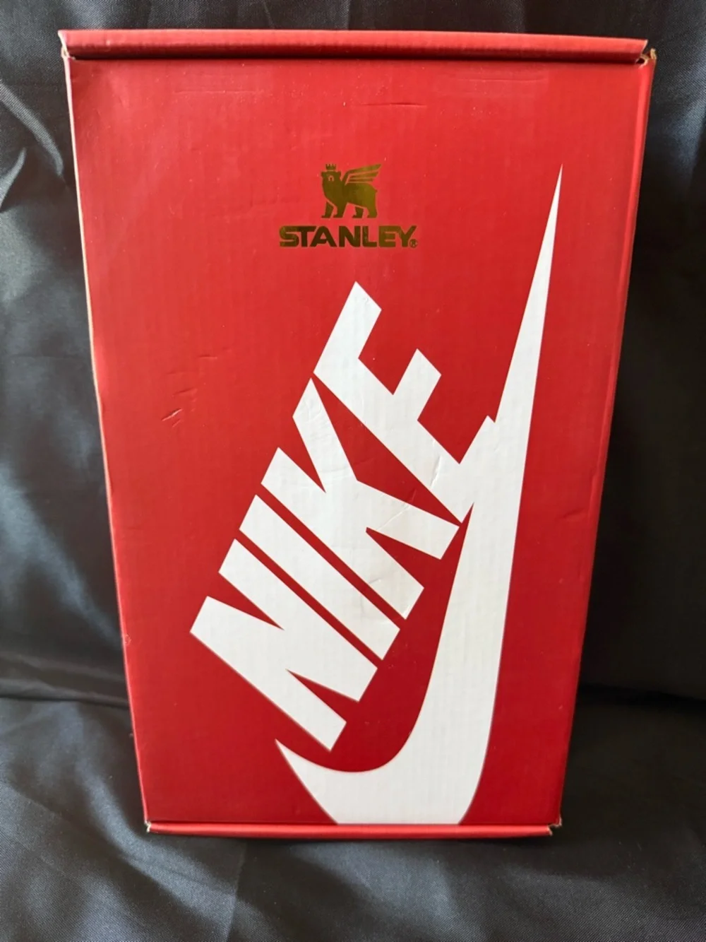 New Stanley 40oz Nike Red Stanley Love Shack with Box Dust Bag Straw and Topper - Picture 7 of 9